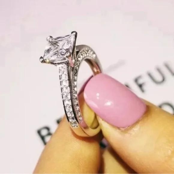 NEW 925 STERLING SILVER 2 CT ENGAGEMENT DIAMOND RING, CUTE RING, SHINY RING. - Picture 2 of 5